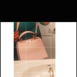 Light pink purse with handle and crossbody!